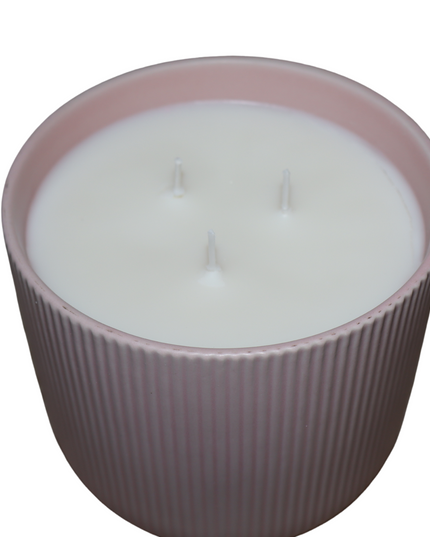 Lumânare parfumată de lux din ceară de cocos într-un recipient ceramic – Lumânare artizanală / Handmade Candle / Bougie artisanale / Lumânare artizanală / Vela artesanal
