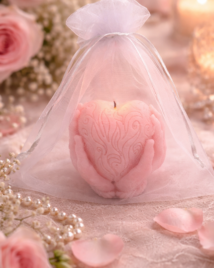 Hands Holding Heart design – Handcrafted candle / Handmade candle / Bougie artisanale / Lumânare artizanală / Vela artesanal