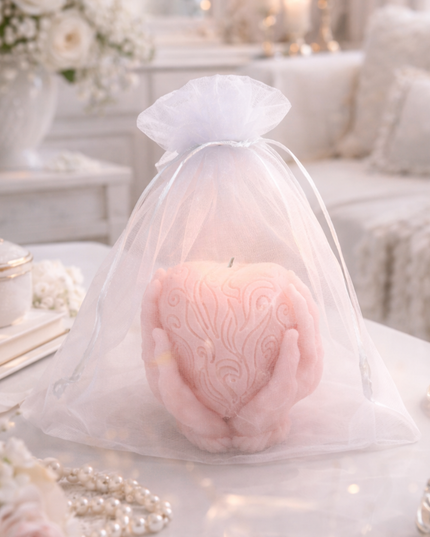 Hands Holding Heart design – Handcrafted candle / Handmade candle / Bougie artisanale / Lumânare artizanală / Vela artesanal