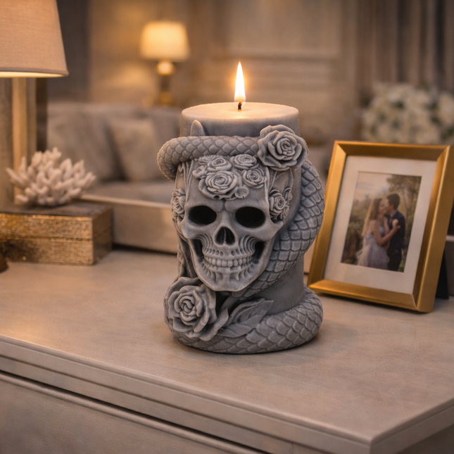 Skull with snake and rose design – Handcrafted Candle / Handmade Candle / Bougie artisanale / Lumânare artizanală / Vela artesanal