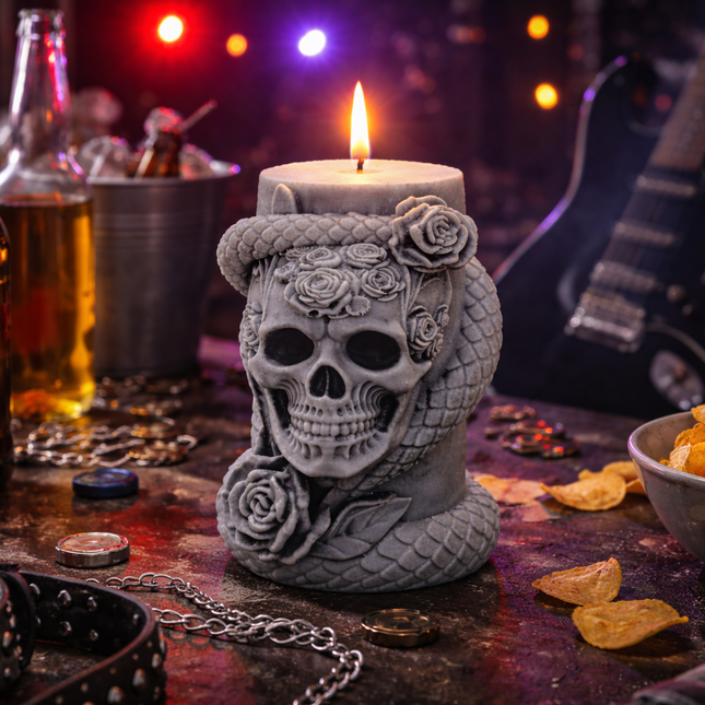 Skull with snake and rose design – Handcrafted Candle / Handmade Candle / Bougie artisanale / Lumânare artizanală / Vela artesanal