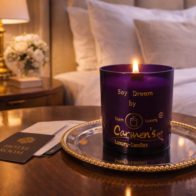 Soy Dream – Handgefertigte Bio-Sojawachs Kerze mit Vanille Bourbonesse Duft im violetten Glas (ohne Box)